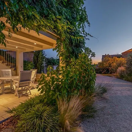 Villa Charlotte: Spacious Istrian Retreat With Pool And Daily Service Radovani