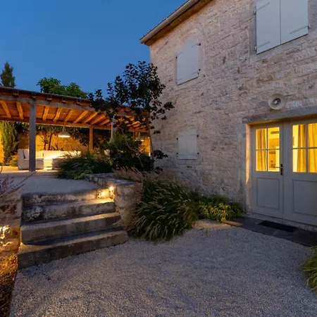Charlotte For 14 Persons With 73m2 Pool In Istria - Daily Housekeeping & Breakfast Service Villa Radovani