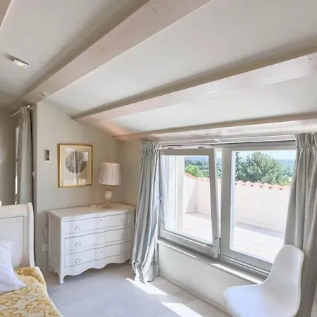 Charlotte: Spacious Istrian Retreat With Pool And Daily Service * Radovani