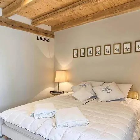 Charlotte: Spacious Istrian Retreat With Pool And Daily Service *