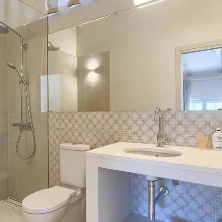Charlotte: Spacious Istrian Retreat With Pool And Daily Service Villa *