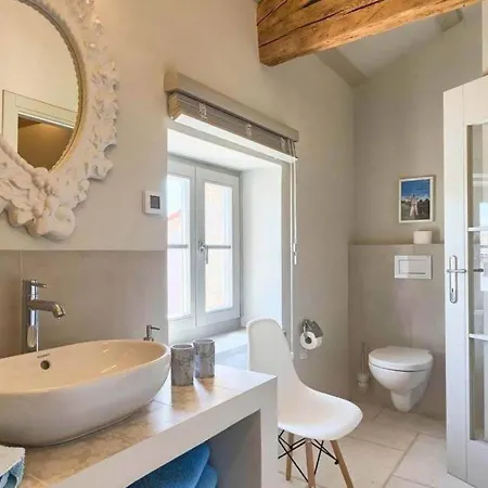 Charlotte: Spacious Istrian Retreat With Pool And Daily Service Villa *