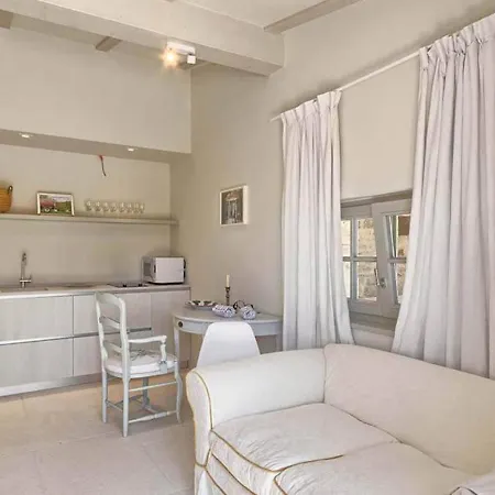 Charlotte: Spacious Istrian Retreat With Pool And Daily Service *