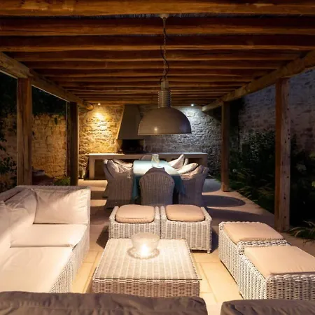 Charlotte: Spacious Istrian Retreat With Pool And Daily Service *