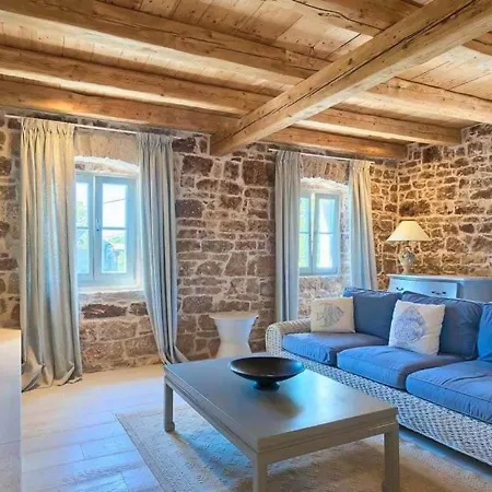 빌라 Villa Charlotte For 14 Persons With 73M2 Pool Near Porec - Daily Housekeeping & Breakfast Service Radovani