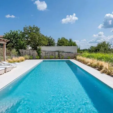 Charlotte: Spacious Istrian Retreat With Pool And Daily Service Villa Radovani