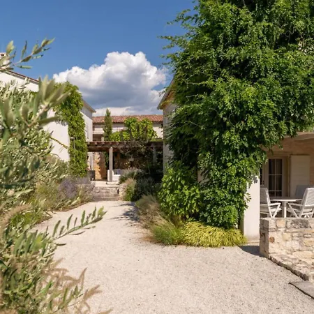 Charlotte For 14 Persons With 73m2 Pool In Istria - Daily Housekeeping & Breakfast Service