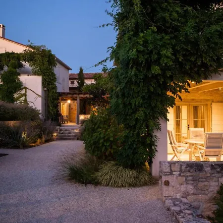 Charlotte For 14 Persons With 73m2 Pool In Istria - Daily Housekeeping & Breakfast Service Villa *