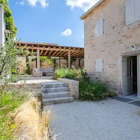 Charlotte For 14 Persons With 73m2 Pool In Istria - Daily Housekeeping & Breakfast Service * Radovani