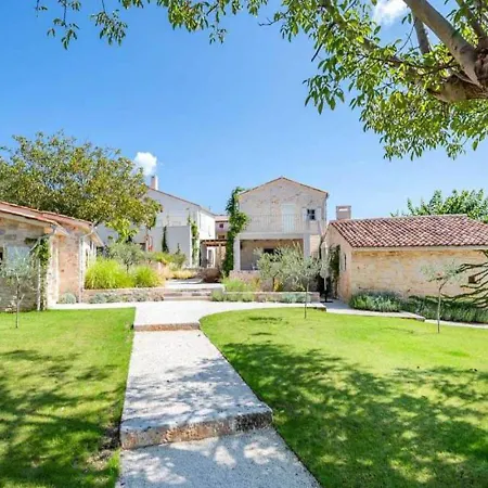 Villa Charlotte: Spacious Istrian Retreat With Pool And Daily Service *
