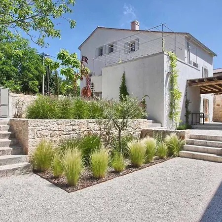 Charlotte For 14 Persons With 73m2 Pool In Istria - Daily Housekeeping & Breakfast Service